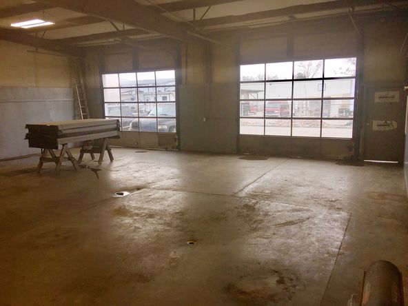 Hixson Pike Flex Space: 7611 Hixson Pike, Hixson, TN 37343